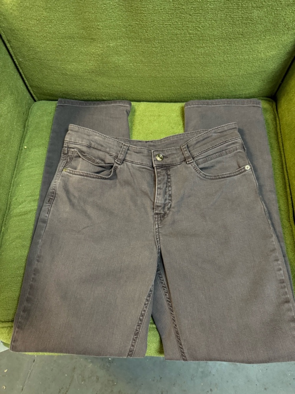 Everyday Straight-Leg Jeans in Charcoal Gray